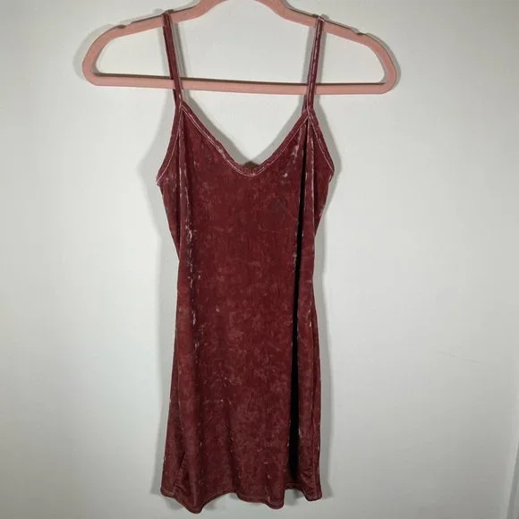 pretty little thing pink velvet dress Pretty Little Thing Fuchsia Pink Purple Velvet Dress 6 Small
